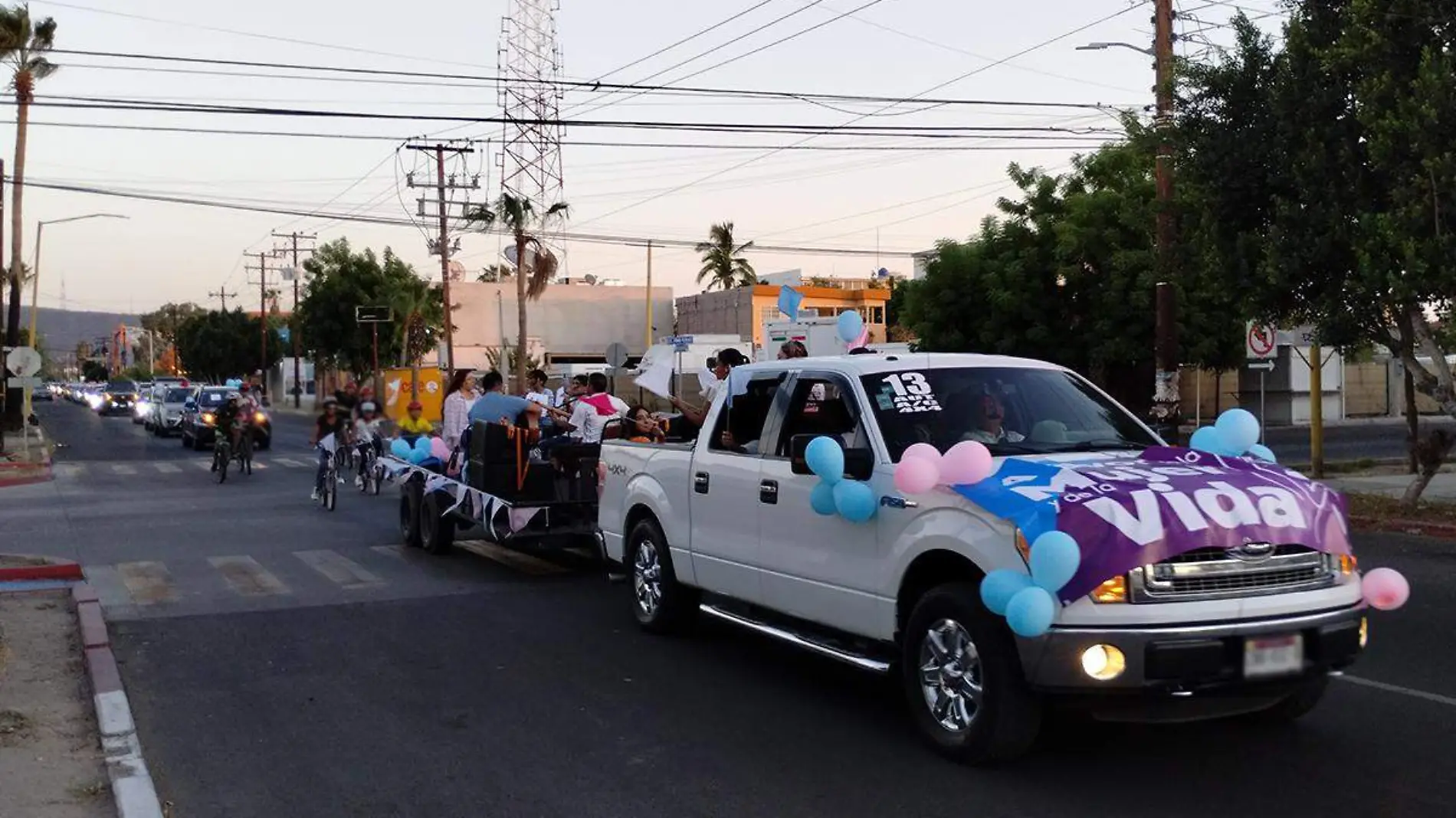 caravana en favor de la mujer y la vida 1